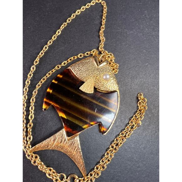 Vintage Sarah Coventry Fish Pendant Necklace 24” Gold Tone Lucite Pearl - Picture 9 of 11